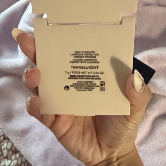 Laura Mercier Translucent Setting Powder - Picture 3 of 4